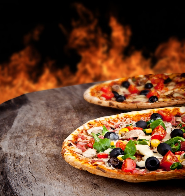 Foto traditionelle hausgemachte pizza bereit zu essen