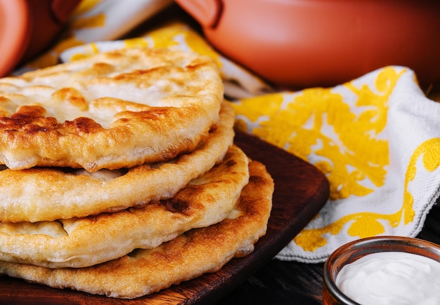 Traditionelle hausgemachte rumänische und moldauische Kuchen Placinta