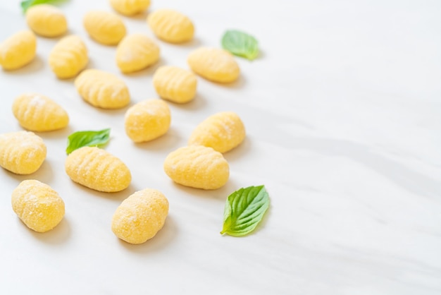 Traditionelle italienische Gnocchi-Nudeln - ungekocht