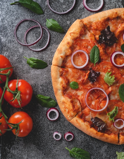 Traditionelle italienische Peperoni-Pizza