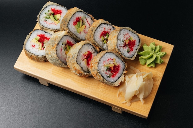 traditionelle japanische Tempura-Sushi-Rollen japanese