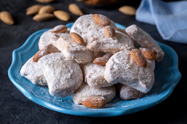 Traditionelle Kavala-Kekse mit Mandeln