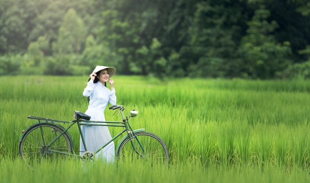 Traditionelle Kultur der schönen Frau Vietnam, Hoi an Vietnam