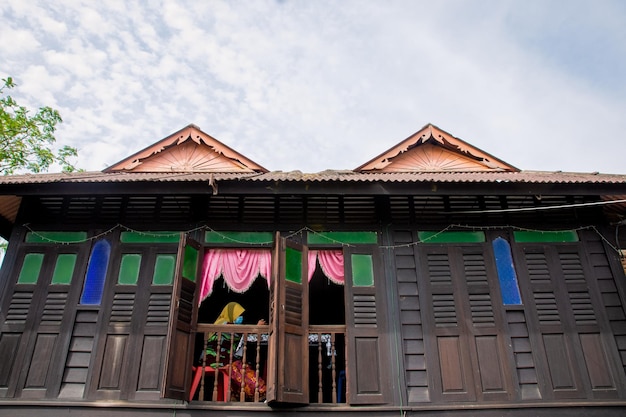 Traditionelle malaysische Architektur im Perlis Village Traditionelles malaysisches altes Haus