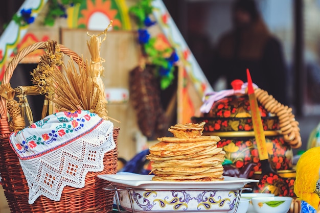 Traditionelle Pfannkuchen national belarussische Gerichte bei Shrovetide