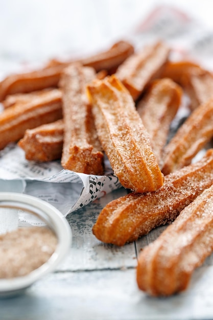 Foto traditionelle spanische nachtisch churros