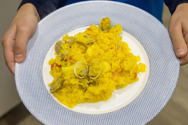 Traditionelle spanische Paella mit Meeresfrüchten.