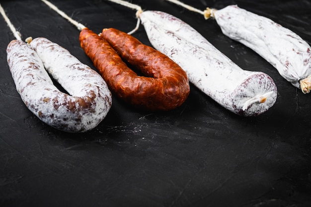 Traditionelle spanische Würstchen Longaniza und Chorizo