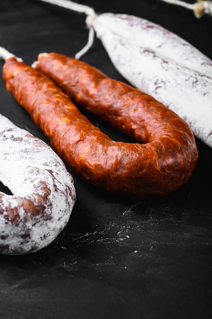 Traditionelle spanische Würste Fuet und Chorizo