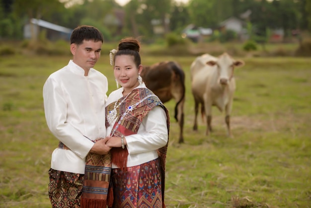 Traditionelle thailändische Hochzeit im Wald xA