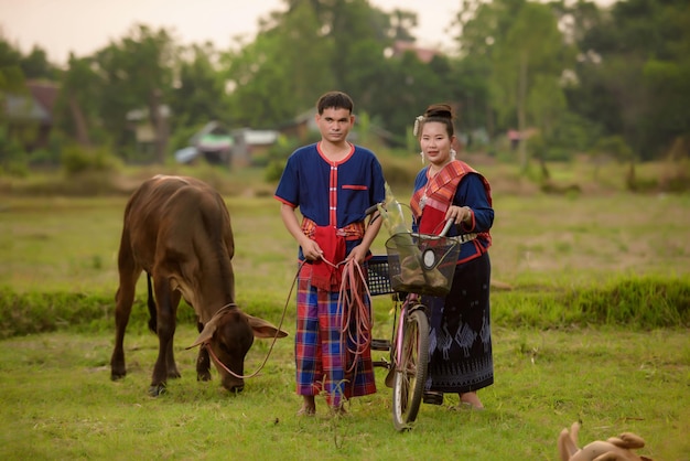 Traditionelle thailändische Hochzeit im Wald xA