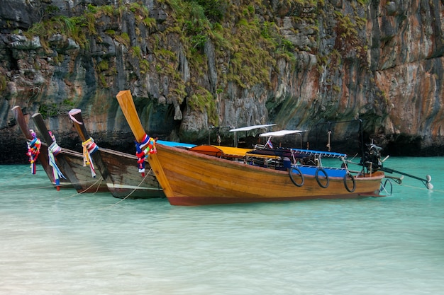 Traditionelle thailändische Langboote