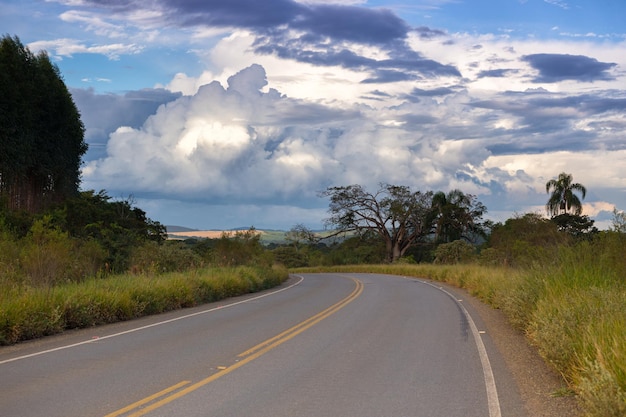 Traditionelle tropische Straße Brasilia, Brasilien