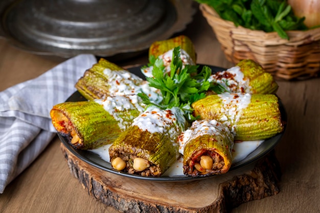 Traditionelle türkische Gerichte gefülltes Zucchini Kousa Mahshi Fleisch Türkischer Name Sihil Mahsi Kabak Dolmasi