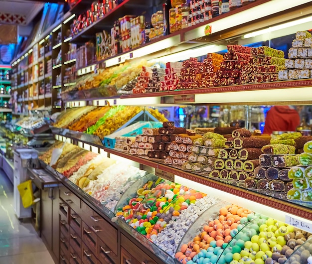 Traditionelle türkische Köstlichkeiten Süßigkeiten auf dem Großen Basar in Istanbul Türkei