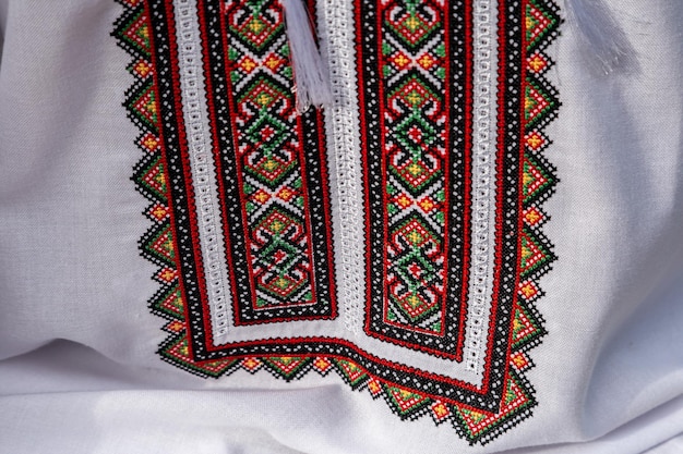 Traditionelle ukrainische Kleidung bei der Parade von Vyshyvanok nationales Ornament und Symbol