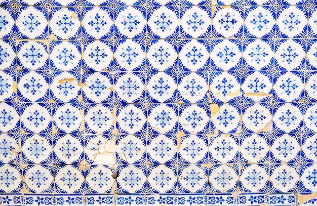 Traditionelle verzierte portugiesische Zierfliesen azulejos