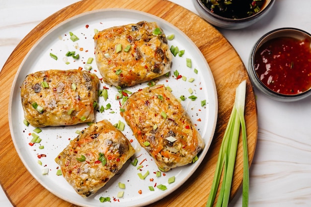 Foto traditionelle vietnamesische reispapierknödel