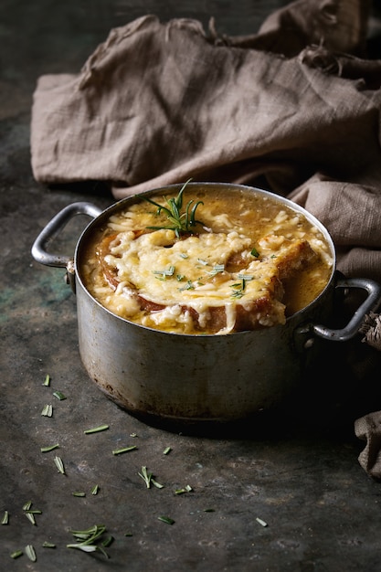 Traditionelle Zwiebelsuppe