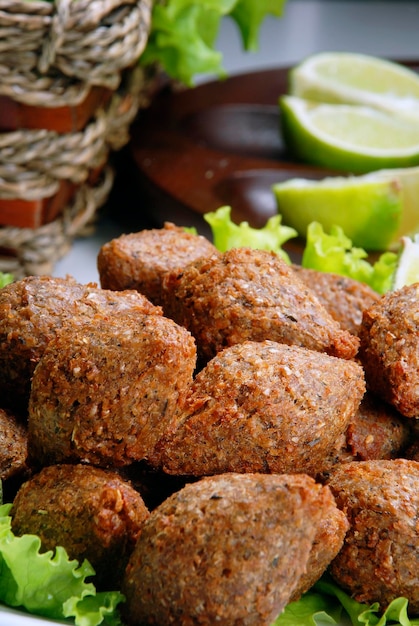 Foto traditioneller arabischer snack kibbeh