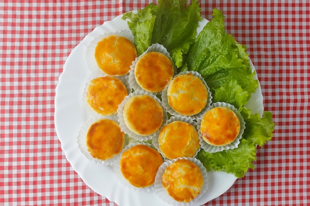 Traditioneller brasilianischer Snack auf einem Teller