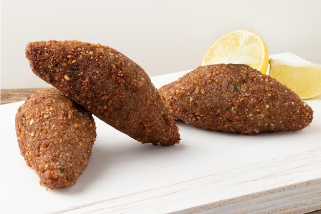 Traditioneller frittierter Snack, bekannt als Kibbeh