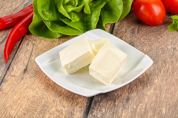 traditioneller griechischer Feta-Käse auf dem Teller