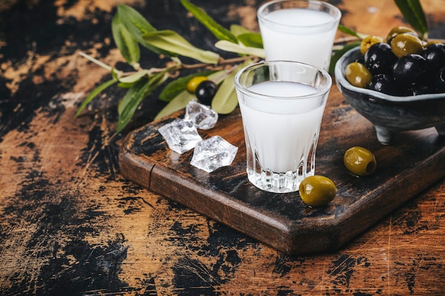 Traditioneller griechischer Wodka-Ouzo