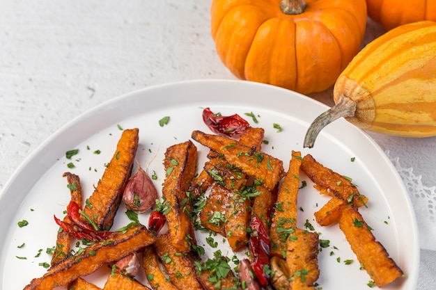 Traditioneller Herbstkürbis auf Halloween