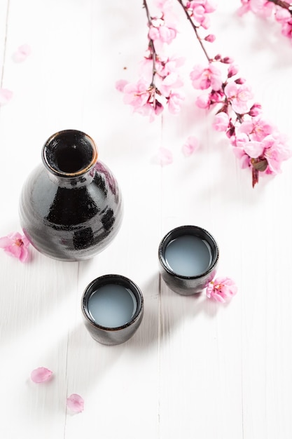 Foto traditioneller japanischer sake im japanischen restaurant