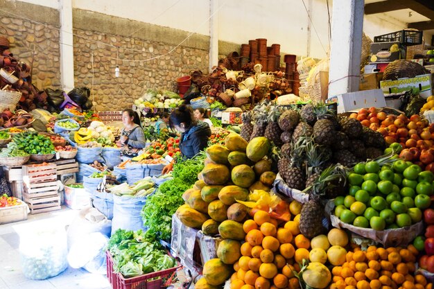 Foto traditioneller markt von sucre, bolivien