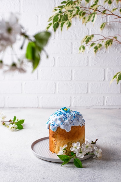 Traditioneller Osterkuchen mit Belag