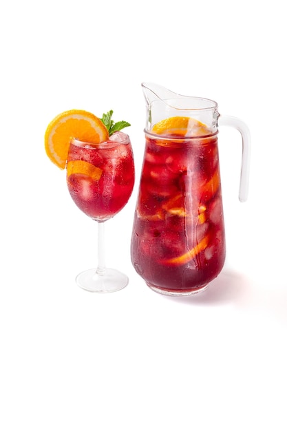 Traditioneller spanischer Sommercocktail Tinto de verano