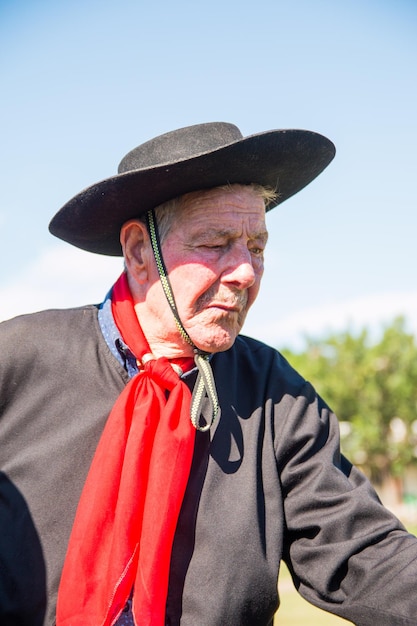 Foto traditioneller südamerikanischer mann