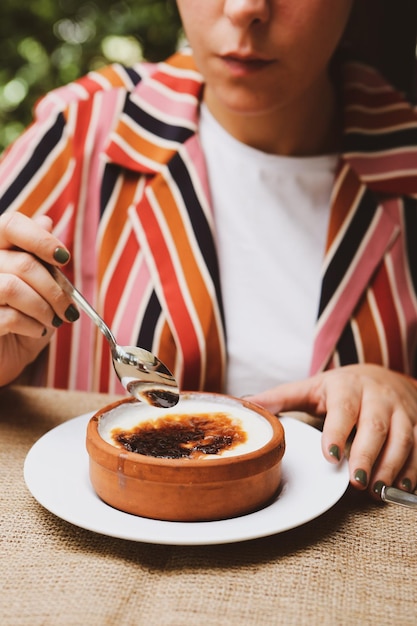 traditioneller türkischer Dessert-Milchpudding mit Reis