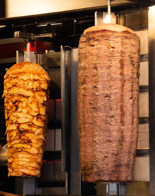 Traditioneller türkischer Döner Kebab am Spieß Türkische Küche Street Food