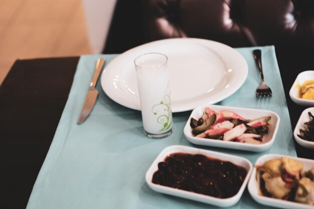 Foto traditioneller türkischer und griechischer meze-tisch