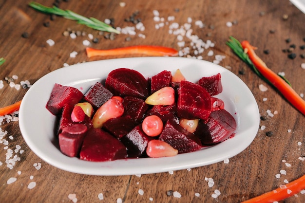 Traditioneller türkischer und griechischer Meze-Tisch