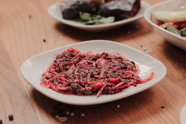 Traditioneller türkischer und griechischer Meze-Tisch