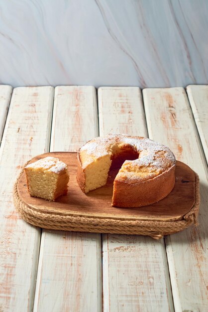 Traditioneller vanille-sandkuchen mit orangenextrakt gugelhupf-rezept