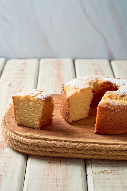 Traditioneller Vanille-Sandkuchen mit Orangenextrakt Gugelhupf-Rezept