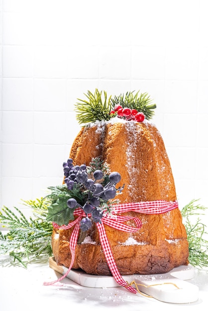 Traditioneller Weihnachtskuchen Panettone Pandoro