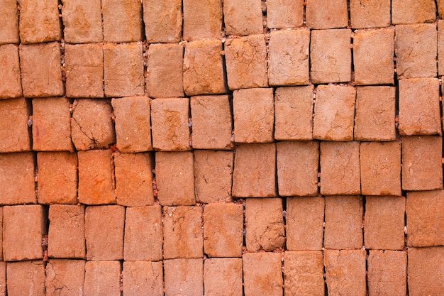 Foto traditioneller ziegelherstellungsprozess in indien.