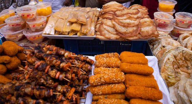 Traditionelles bangladeschisches köstliches Straßenessen Spezieller Iftar-Artikel