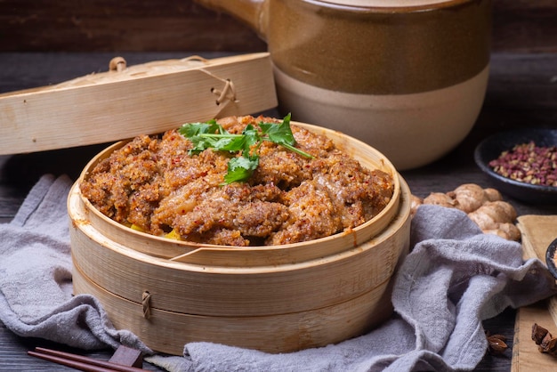 Traditionelles chinesisches Essen gedämpftes Hammelfleisch mit Mehl