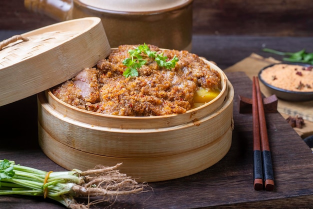 Traditionelles chinesisches Essen gedämpftes Hammelfleisch mit Mehl