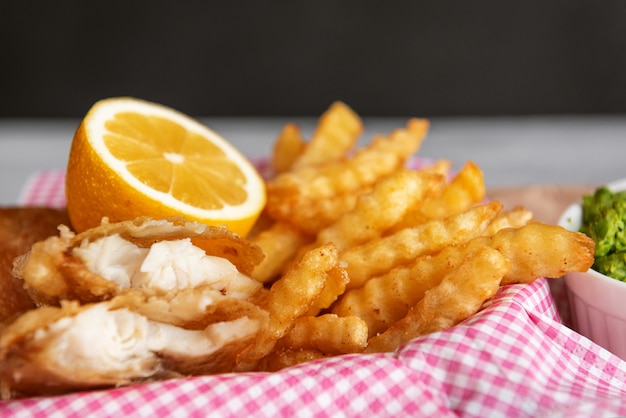 Traditionelles englisches Essen Shif and Chips