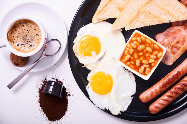 Traditionelles englisches Frühstück