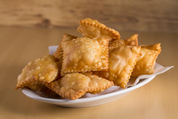 Traditionelles Gebäck namens Pastell in Brasilien Brasilianischer Snack Brasilianisches GebäckxA