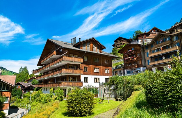 Traditionelles Holzhaus im Bergdorf Wengen, Schweiz